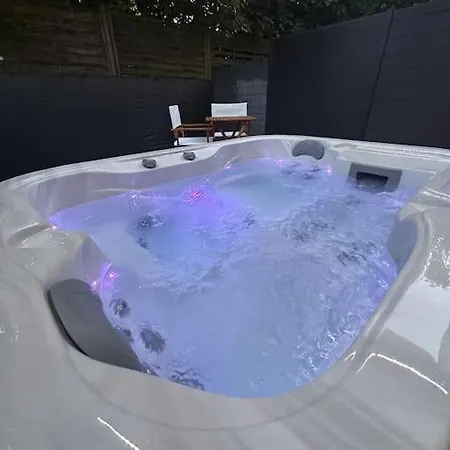 La Terrasse Abritee Et Son Нанси