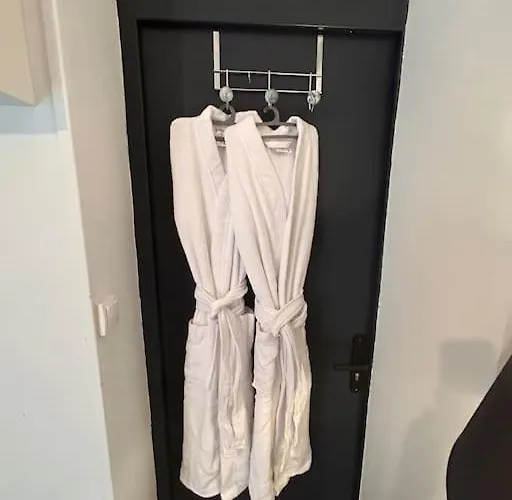 La Terrasse Abritee Et Son